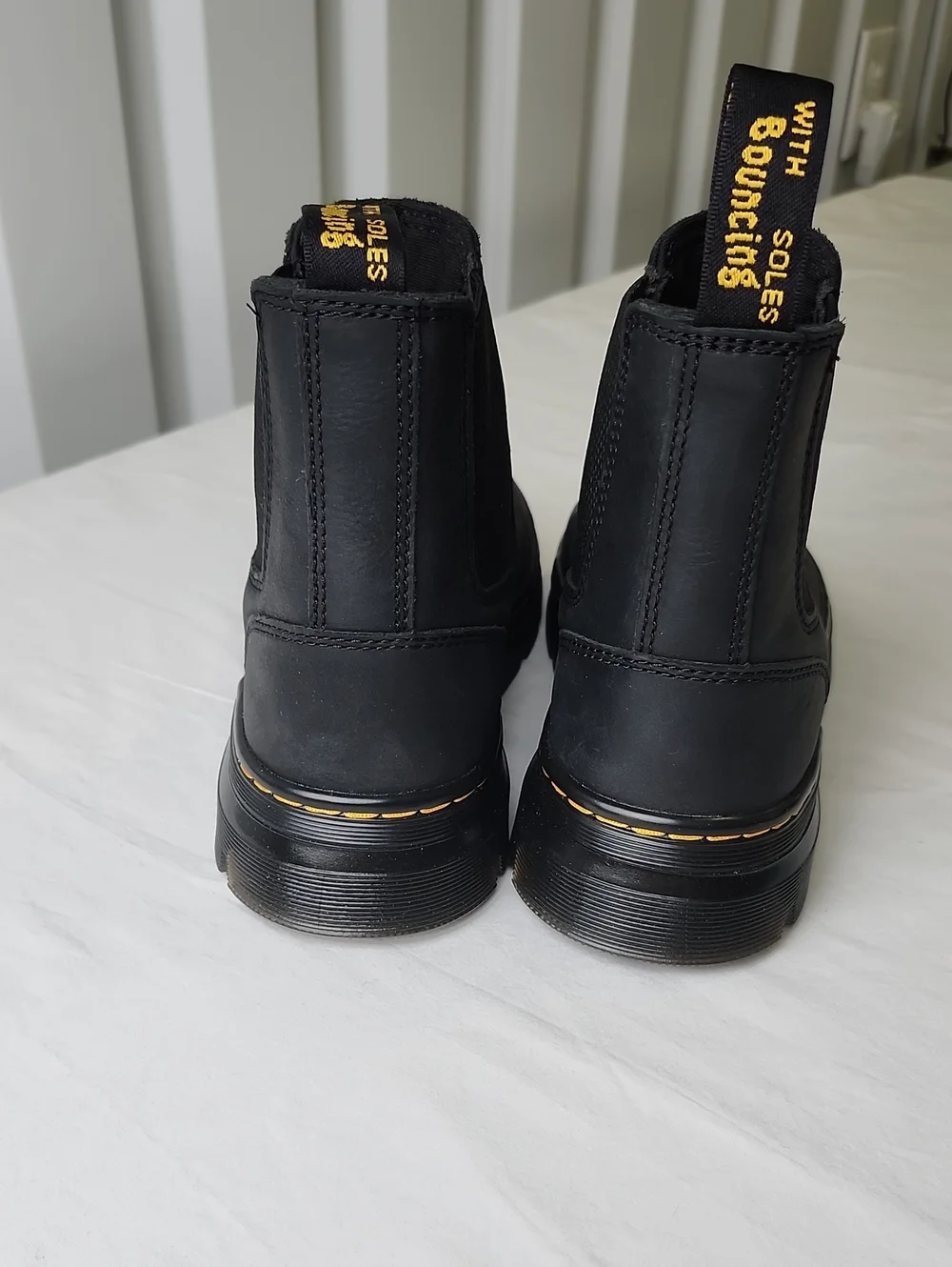 Dr. Martens Unisex Embury Black Wyoming Leather Chelsea Boots Size L8 W9 Classic